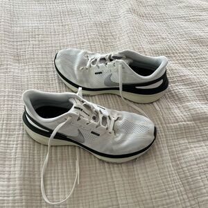 Nike White & Black Running Sneakers - Low Profile Trainer